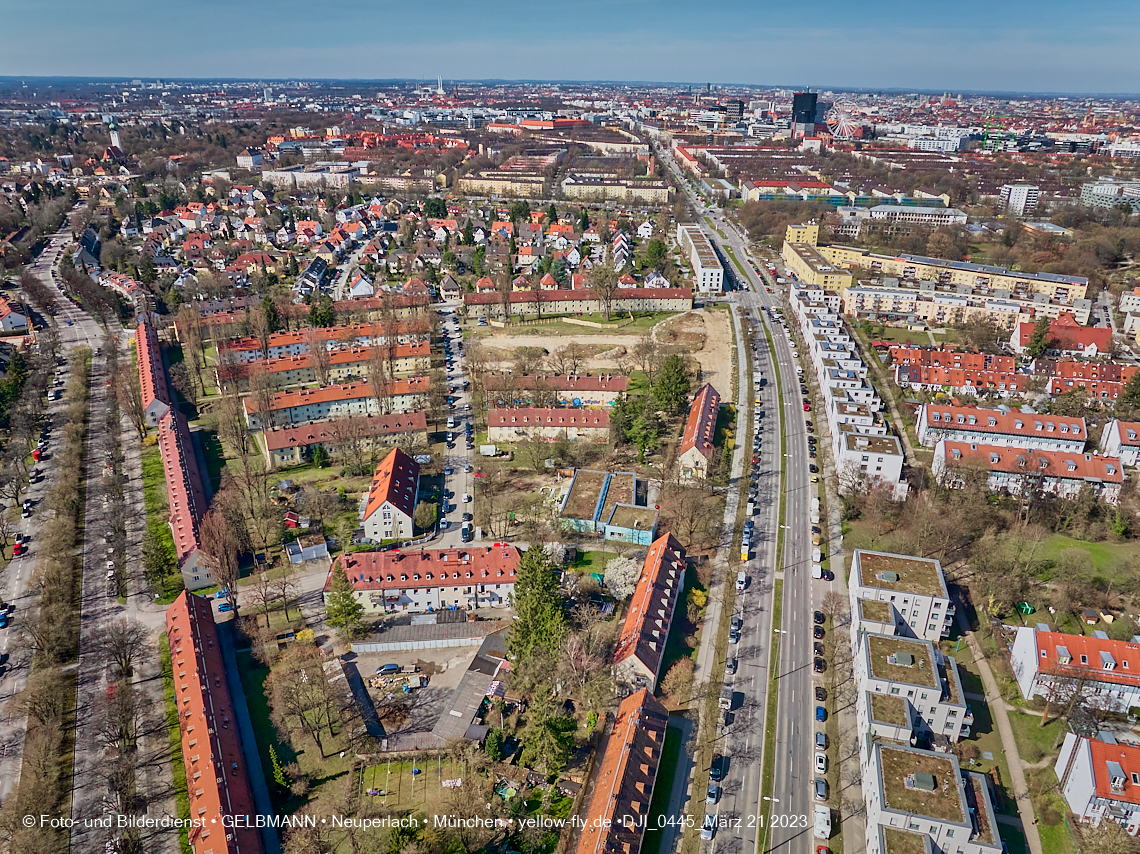 21.03.2023 - Luftbilder von der Baustelle Maikäfersiedlung in Berg am Laim